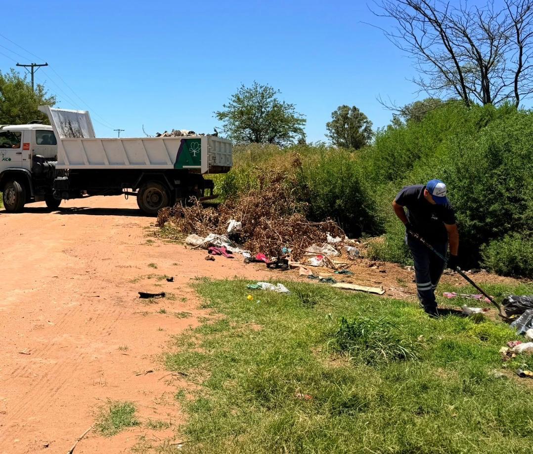 EL MUNICIPIO REFUERZA EL PEDIDO DE NO ARROJAR BASURA EN ESPACIOS PÚBLICOS Y CAMINOS VECINALES