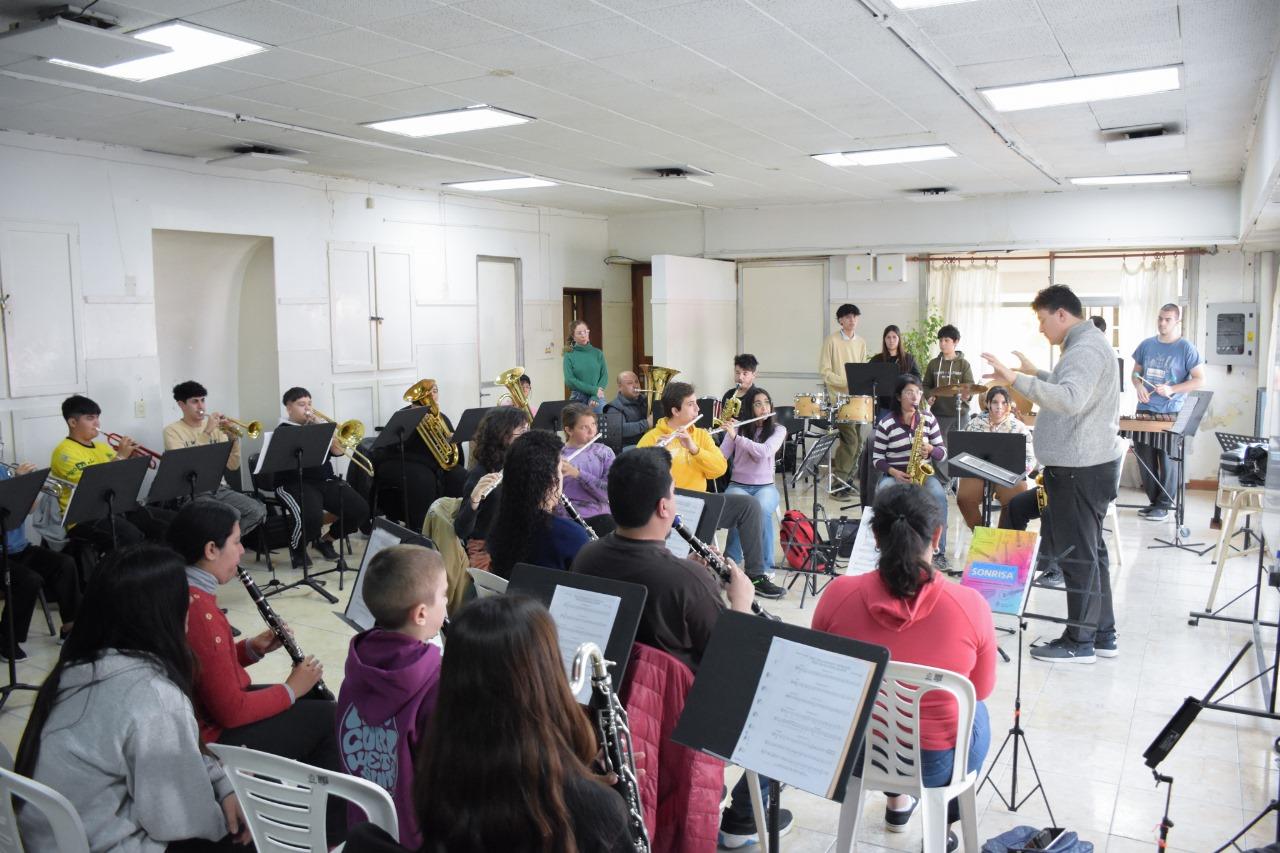 INTEGRANTES DEL ENSAMBLE DE VIENTOS, CUERDAS Y PERCUSIÓN PARTICIPARON DE UN ENCUENTRO NACIONAL