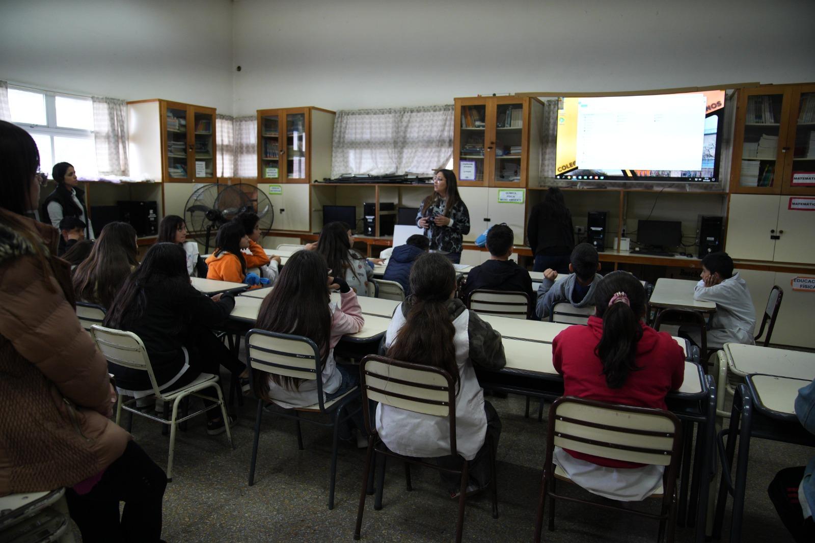 BRINDARON UNA CHARLA SOBRE ESI EN EL COLEGIO SECUNDARIO EDUCADORES PAMPEANOS