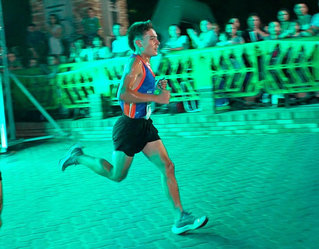MÁS DE 1400 PERSONAS PARTICIPARON DE LA CARRERA NOCTURNA POR EL 119° ANIVERSARIO DE LA CIUDAD